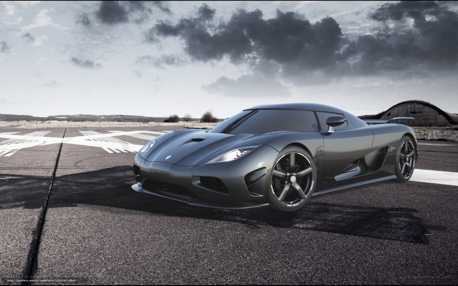 Koenigsegg Agera on airstrip