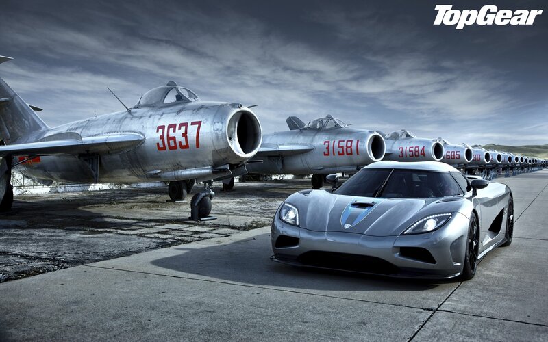 Koenigsegg in front of jets