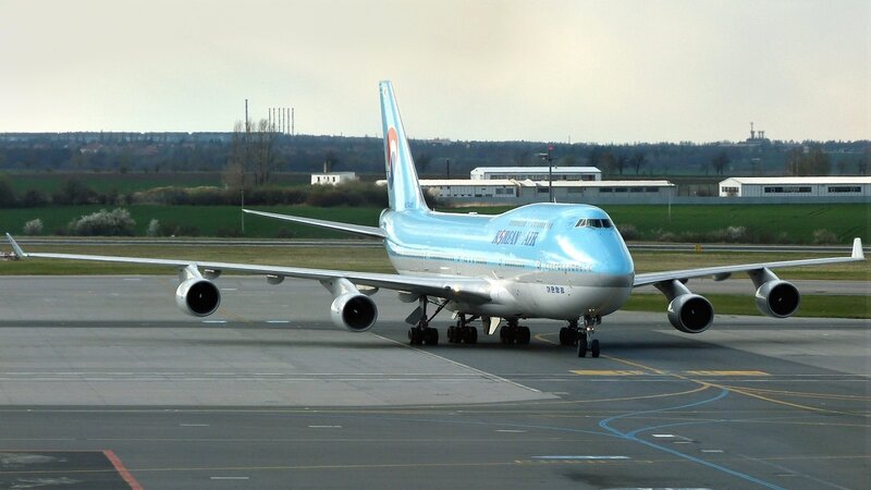 Korean Air Boeing 747 — Blue