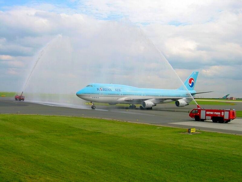 Korean Air plane arrival