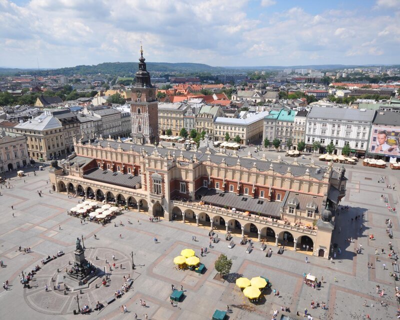 Krakow Market Square — Gray
