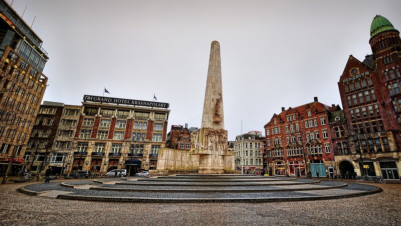 Krasnapolsky Hotel and monument