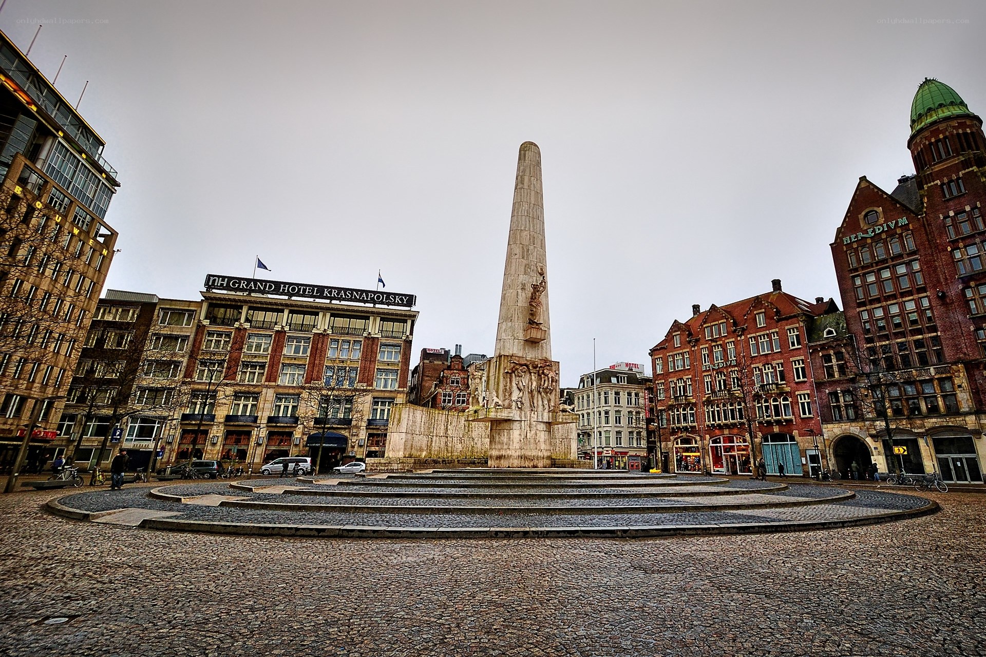Krasnapolsky Hotel and Monument