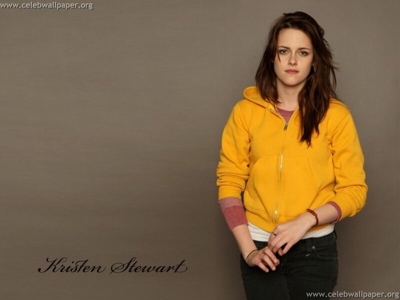 Kristen Stewart in yellow hoodie