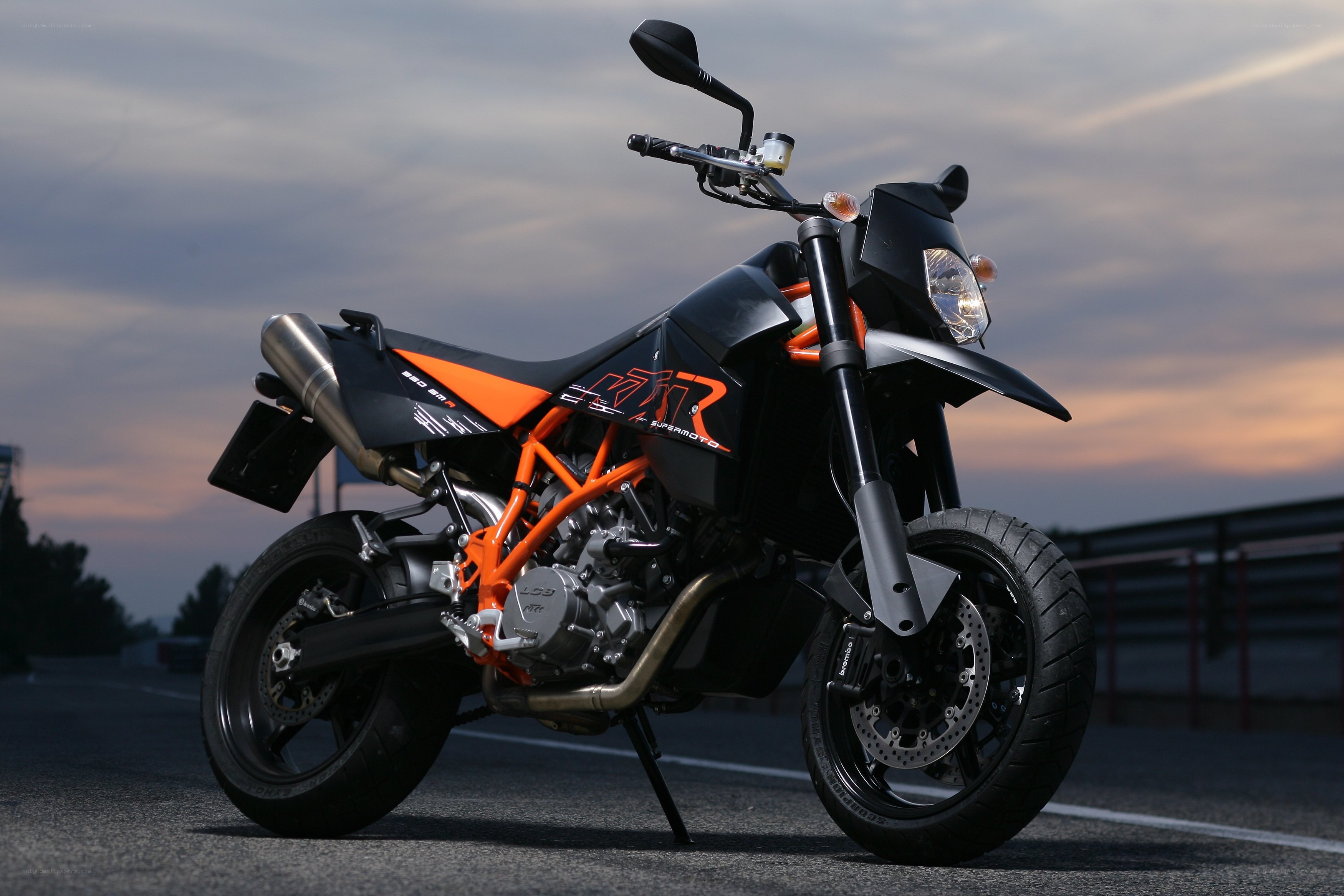 KTM 950 SMT motorcycle