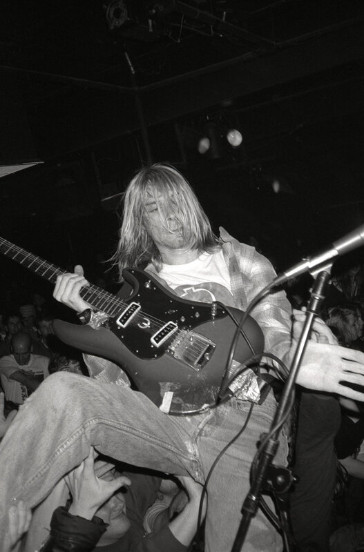 Kurt Cobain performing live