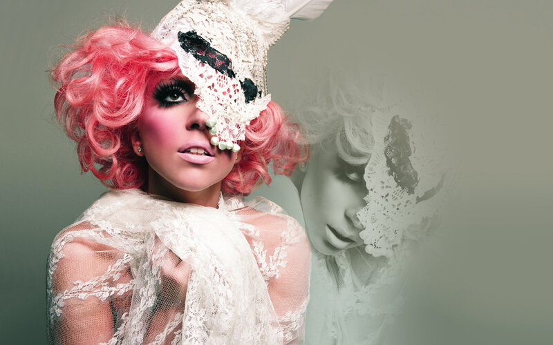 Lady Gaga in pink wig and lace