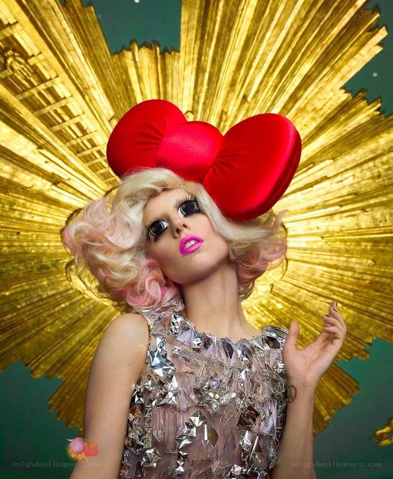 Lady Gaga in red bow