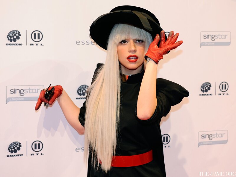 Lady Gaga in red gloves