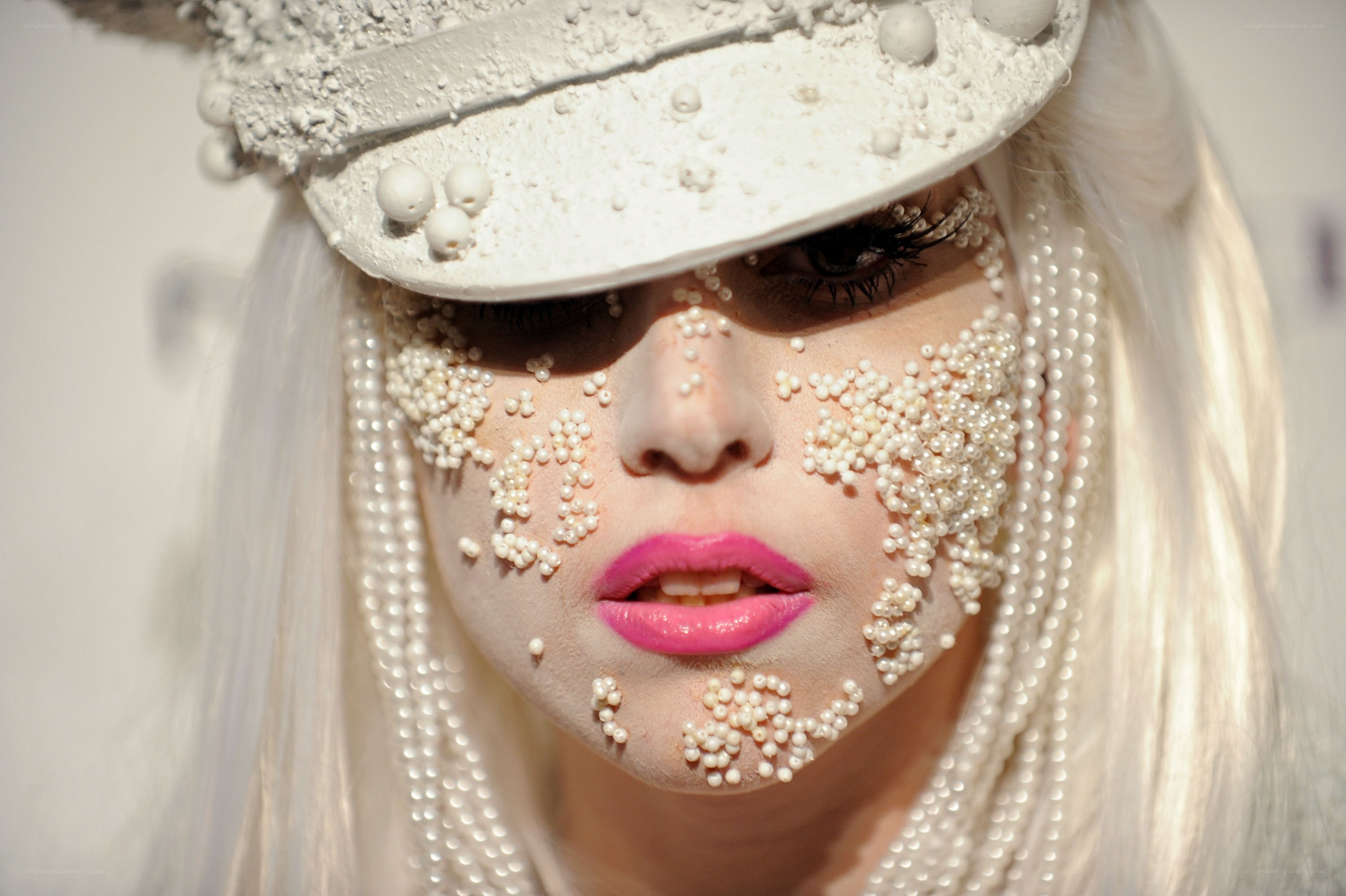 Lady Gaga with pearl makeup