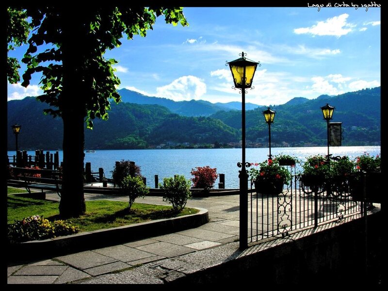 Lago di Como lakeside view