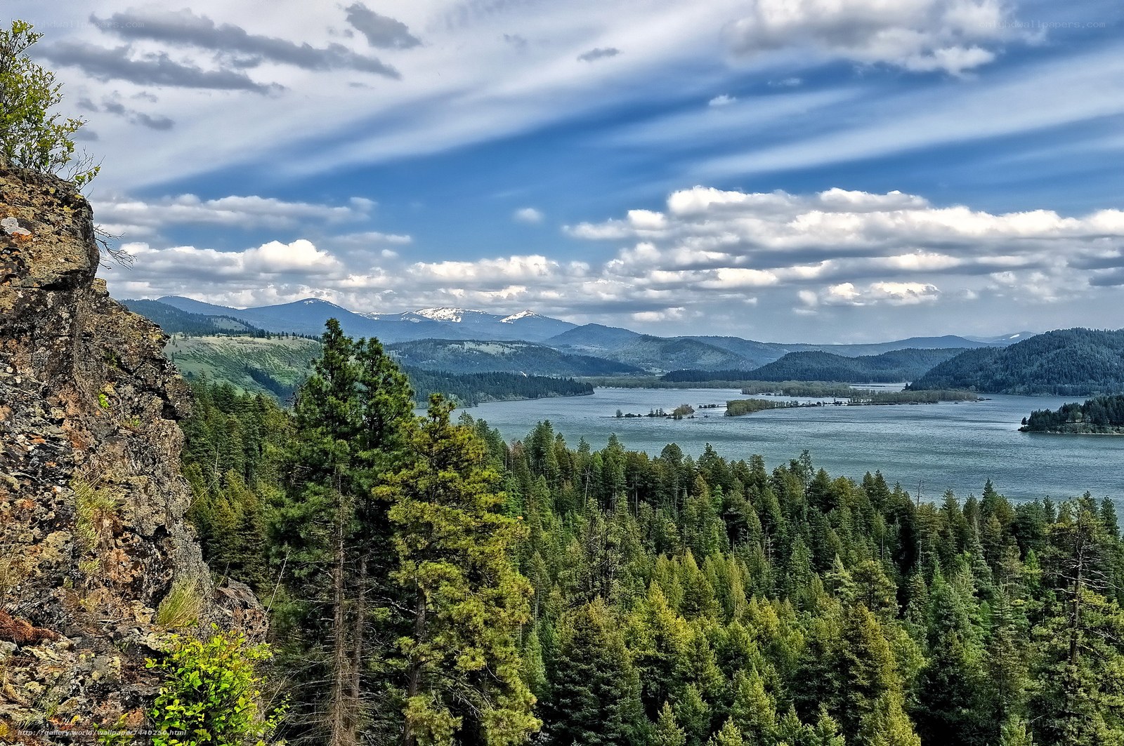 Lake and mountain landscape