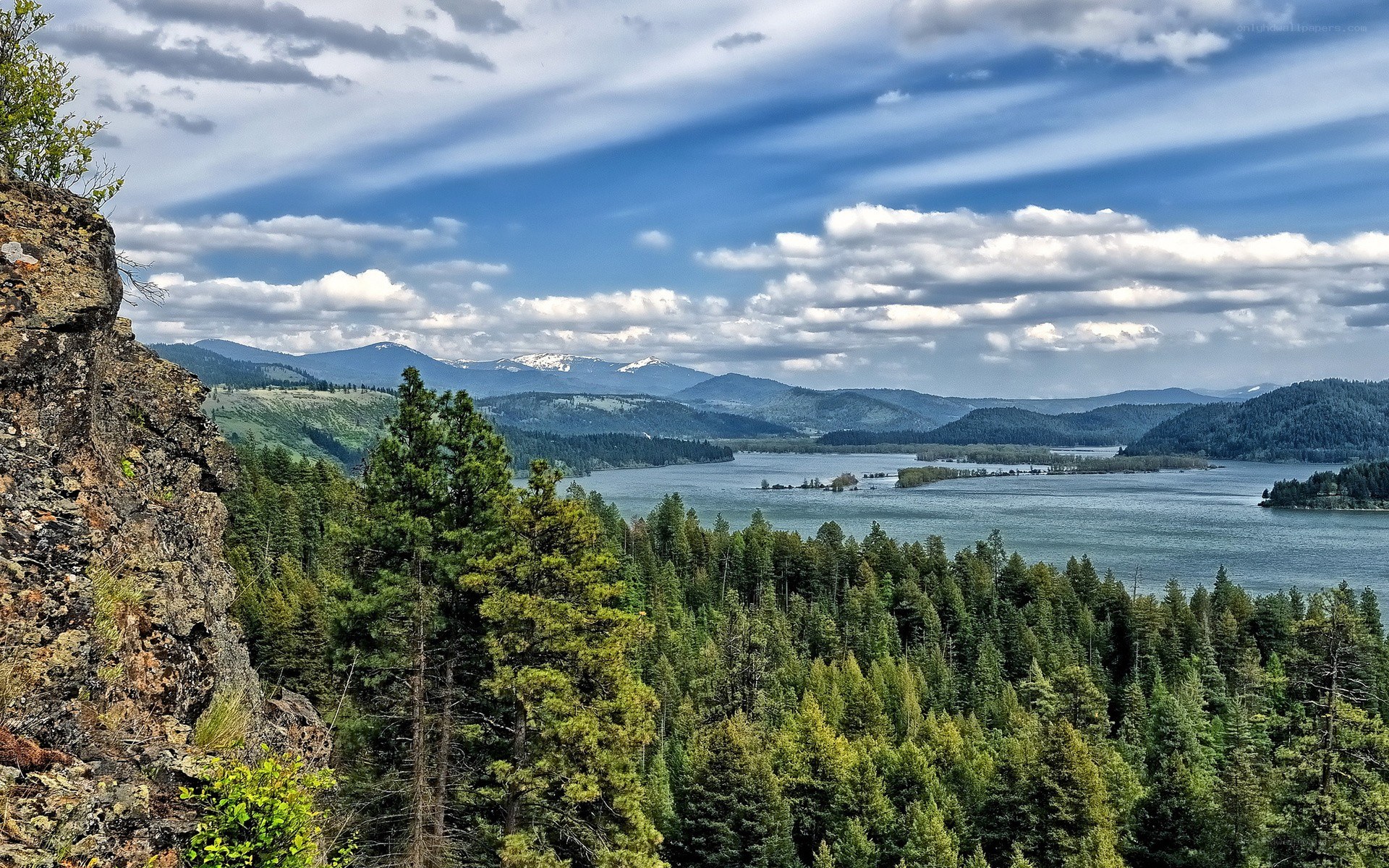 Lake and mountain landscape