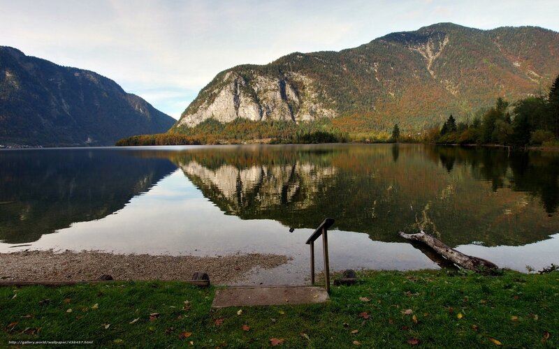 Lake and mountain reflection