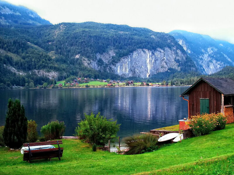 Lake and Mountains — Green
