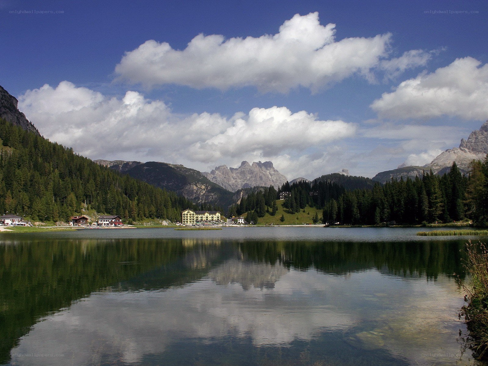 Lake and mountains in the Alps