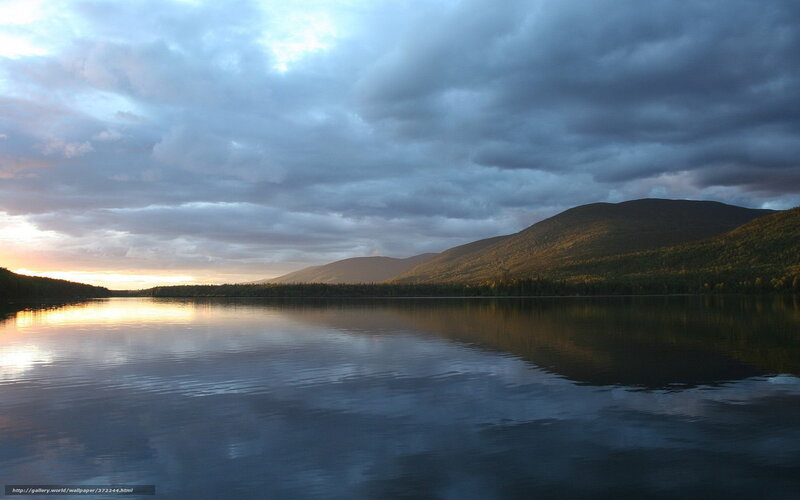 Lake at sunset with mountains