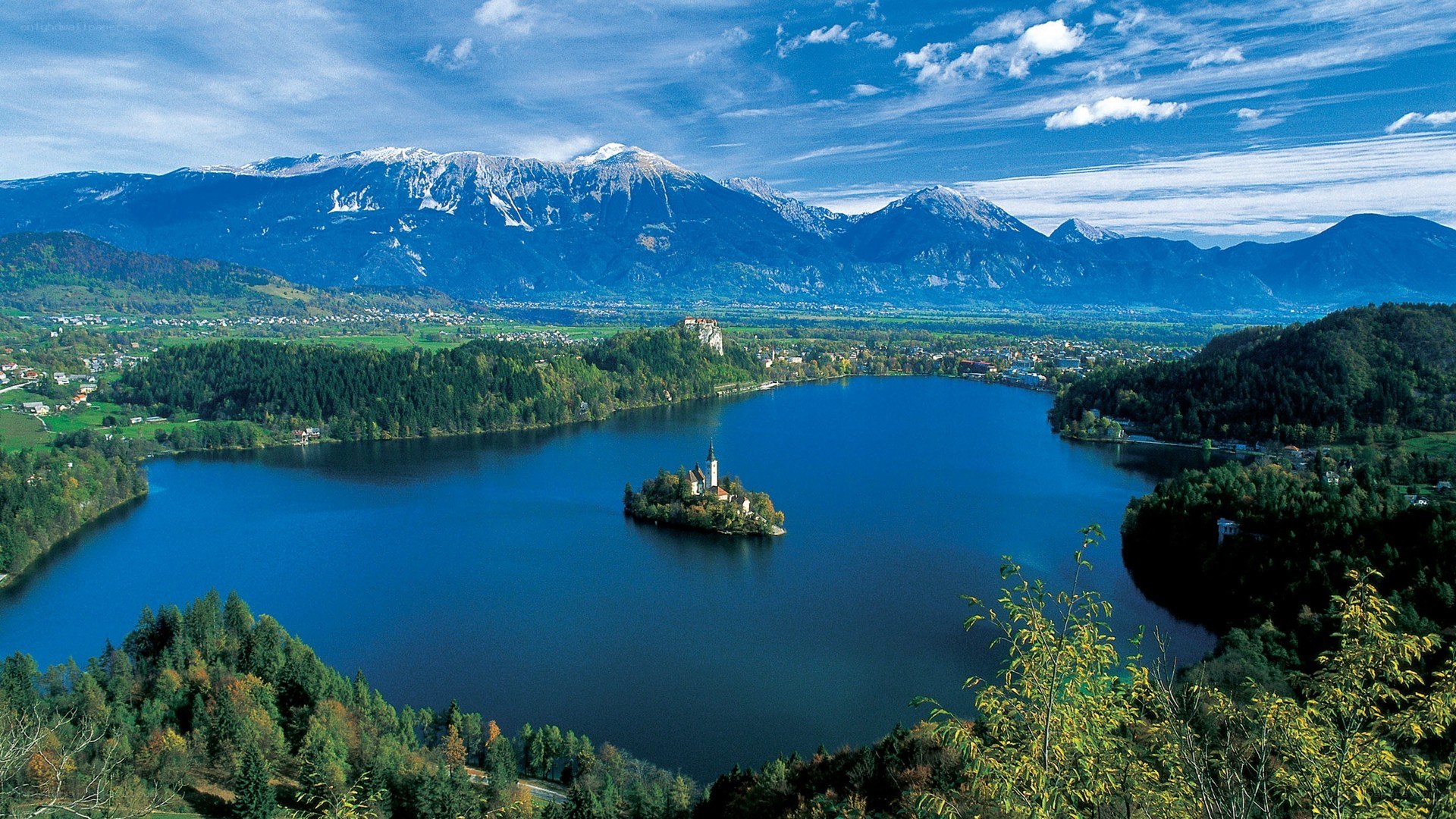Lake Bled with castle and mountains