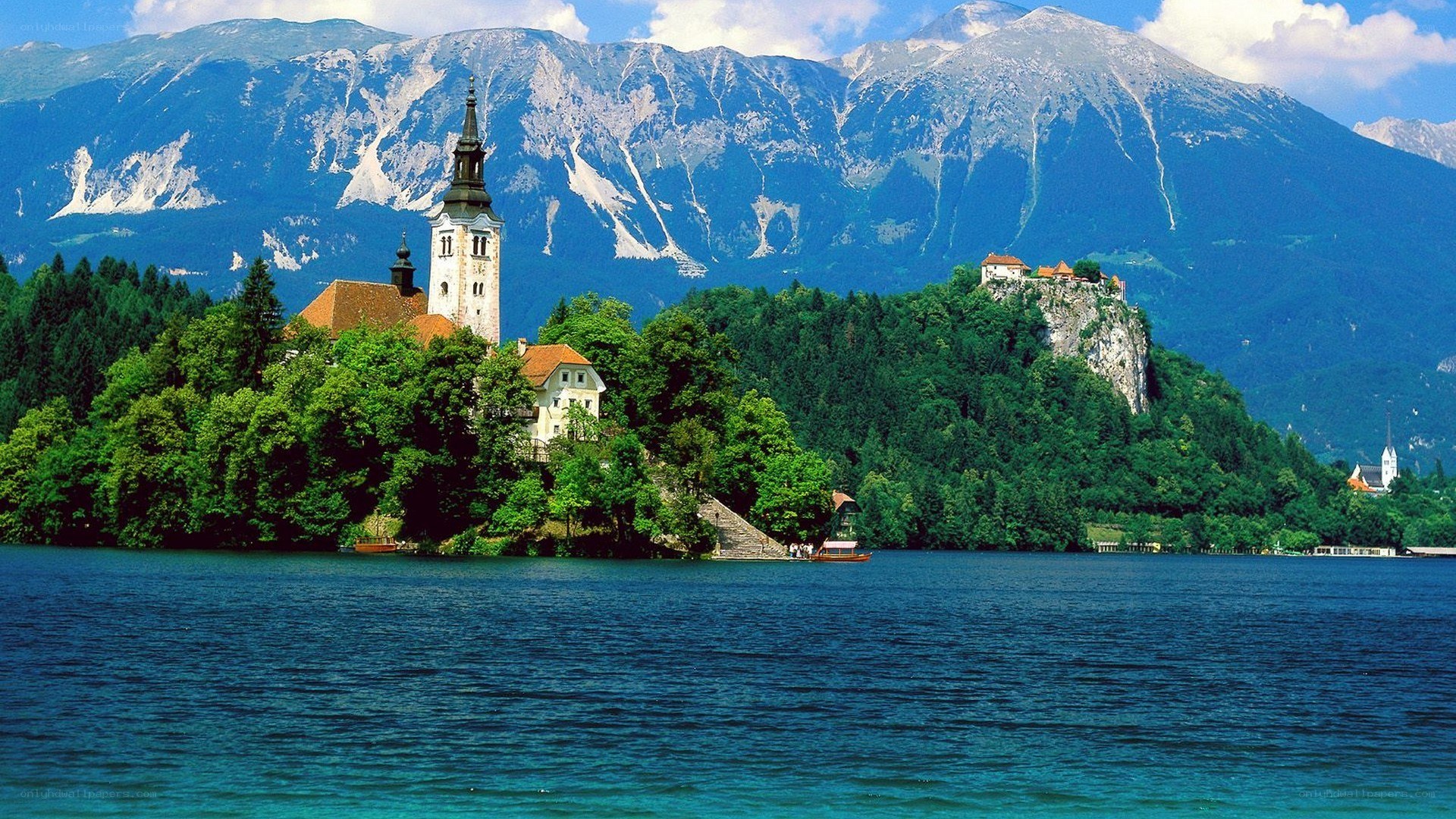 Lake Bled with castle and mountains