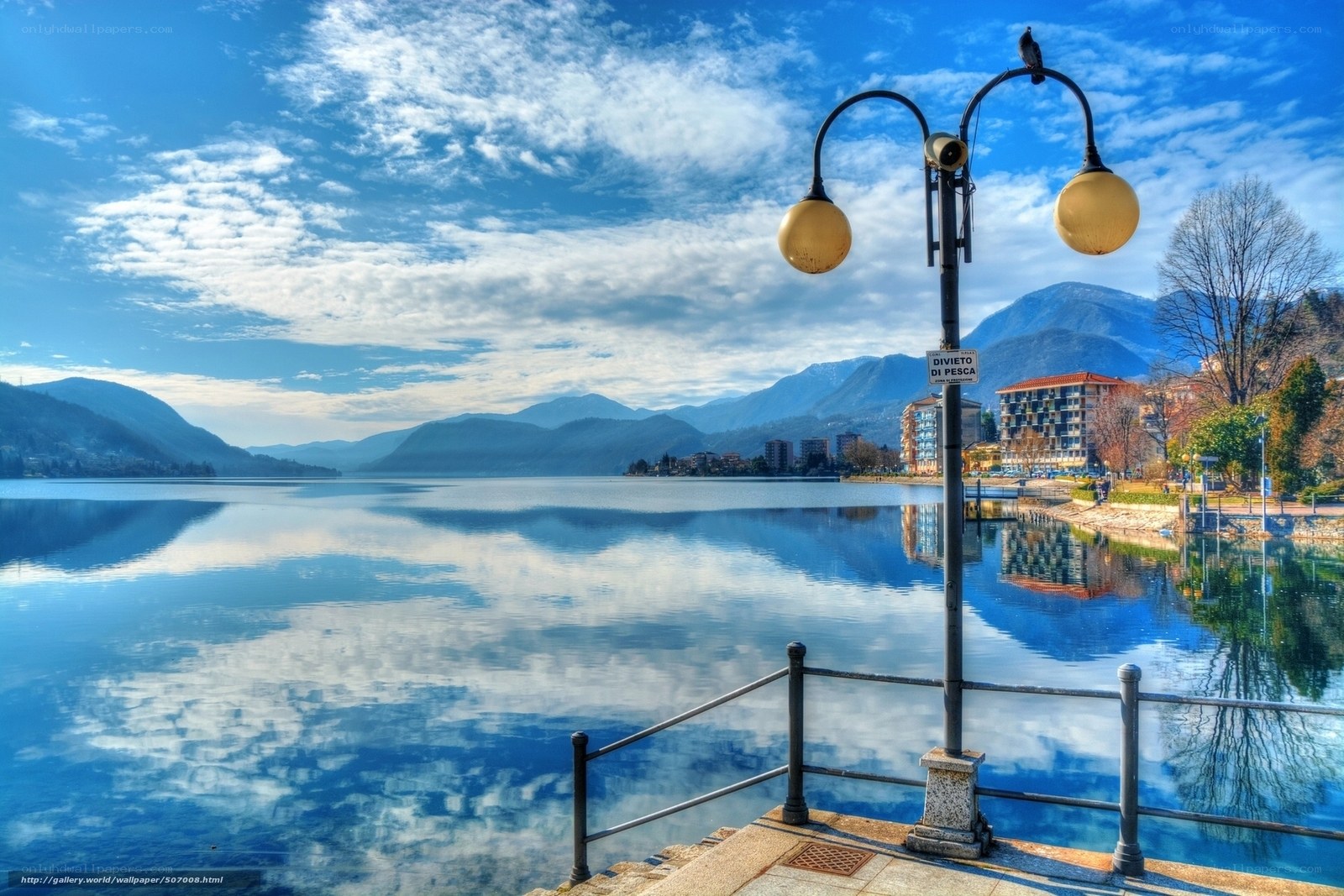 Lake Como with mountains