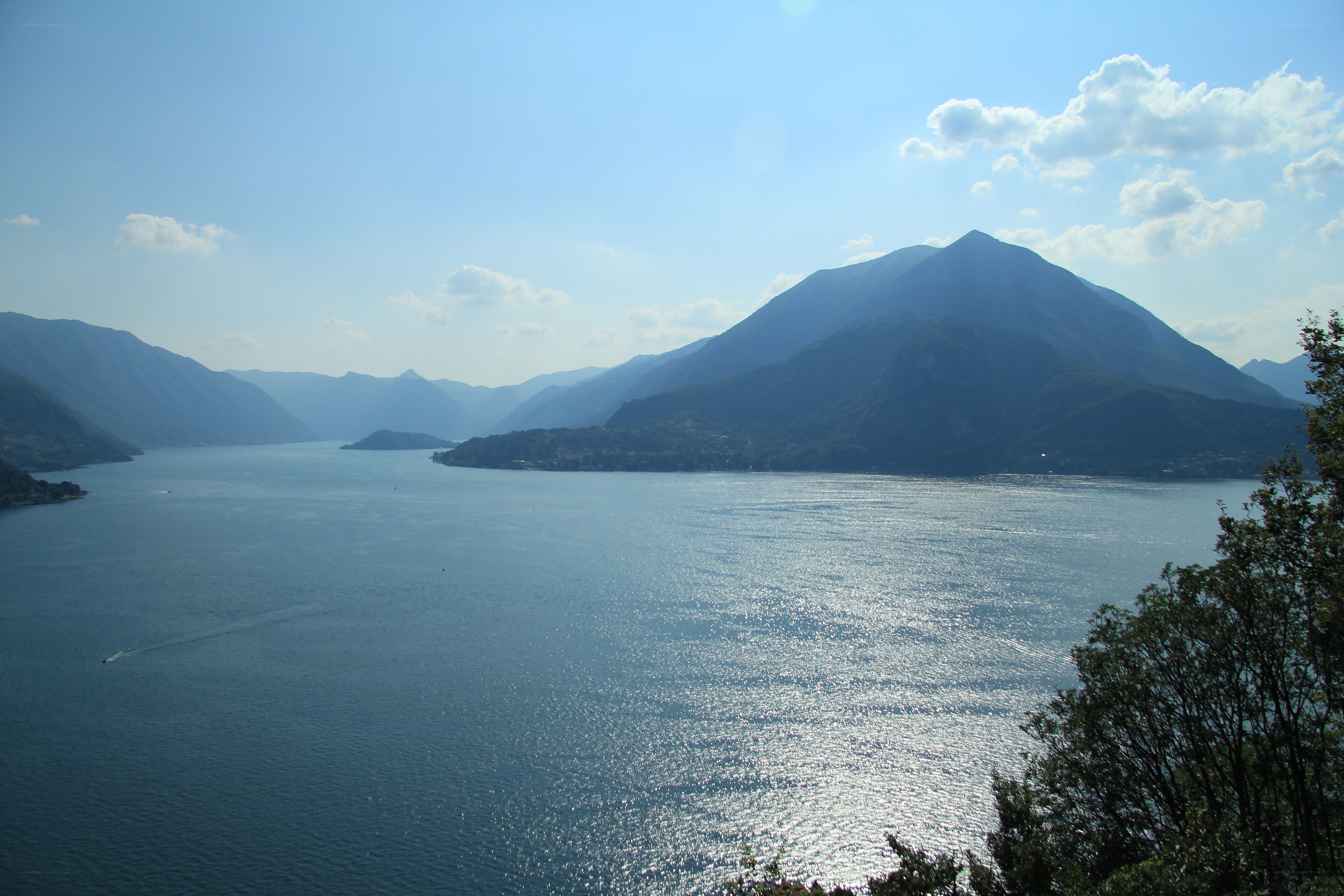 Lake Como with mountains