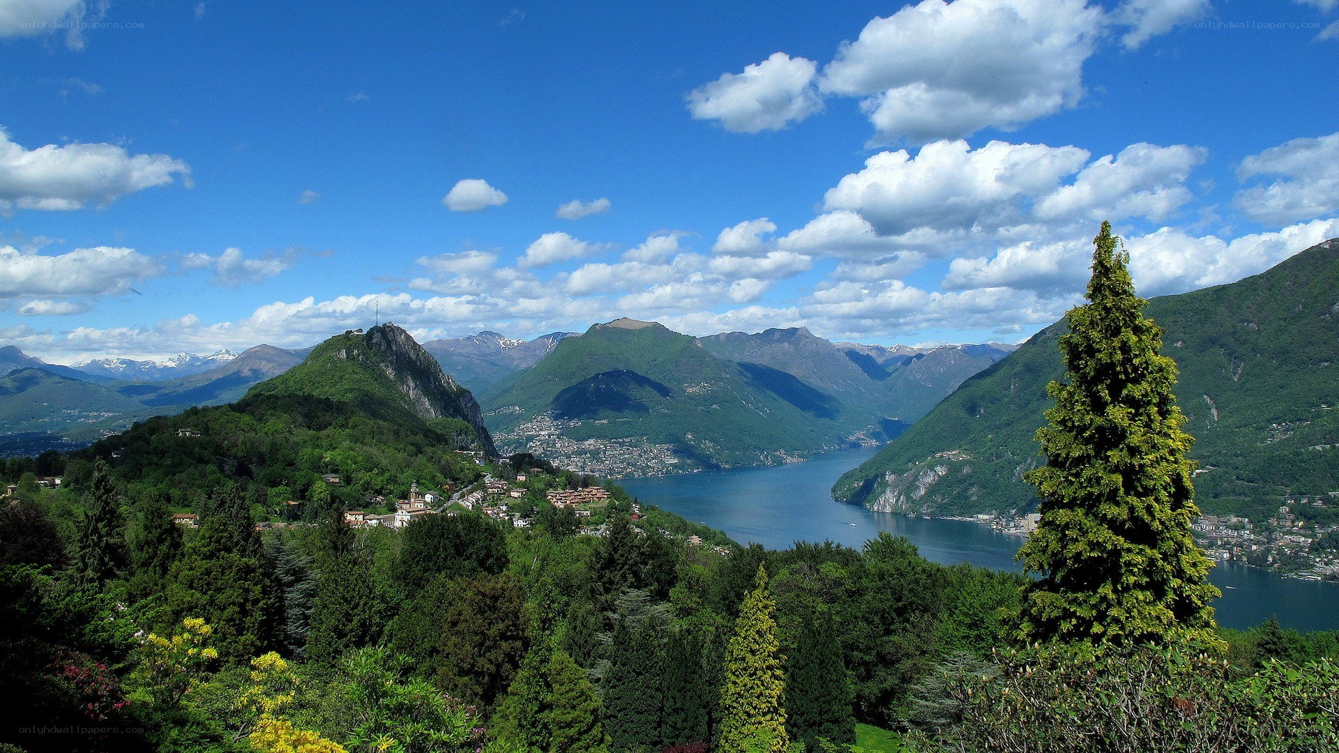 Lake Como with mountains