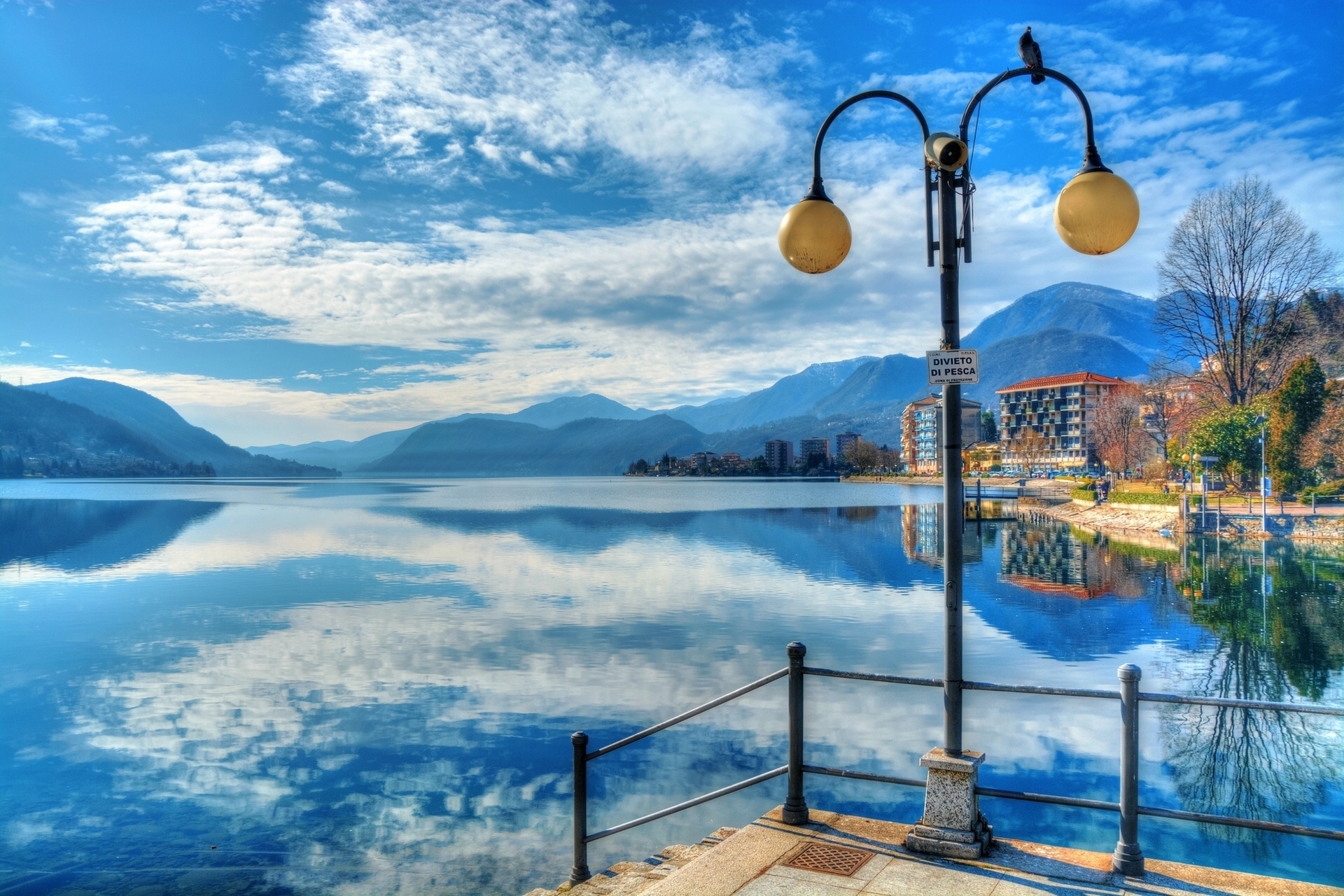 Lake Como with mountains