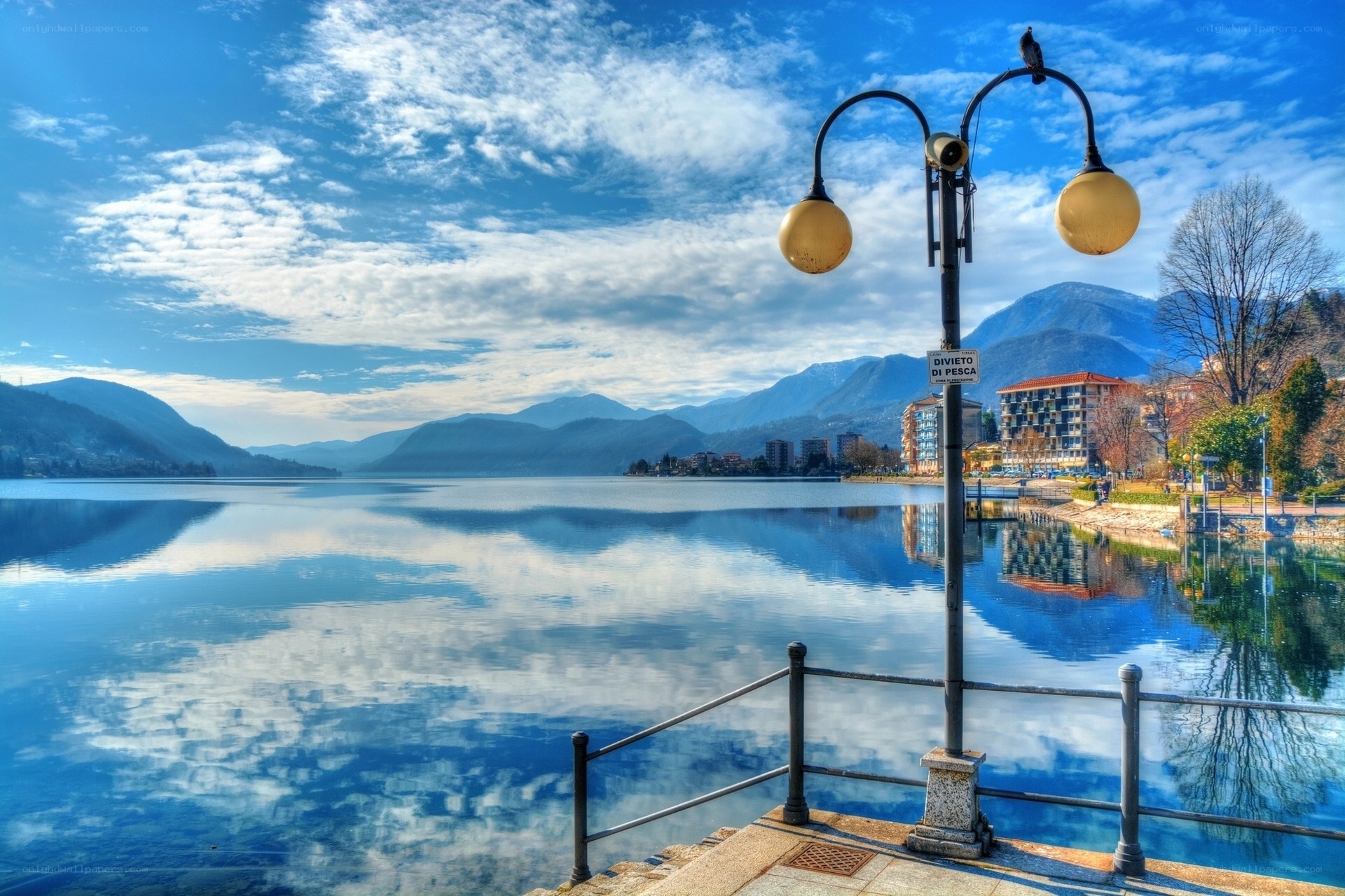 Lake Como with mountains