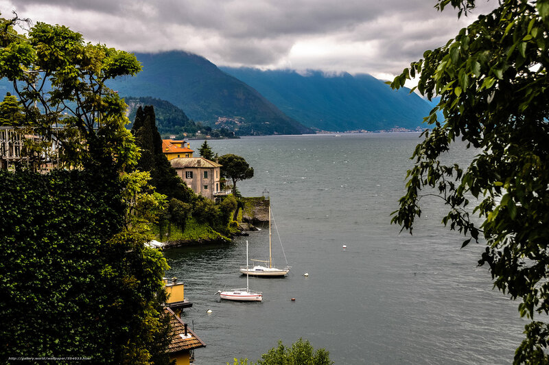 Lake Como with sailboats