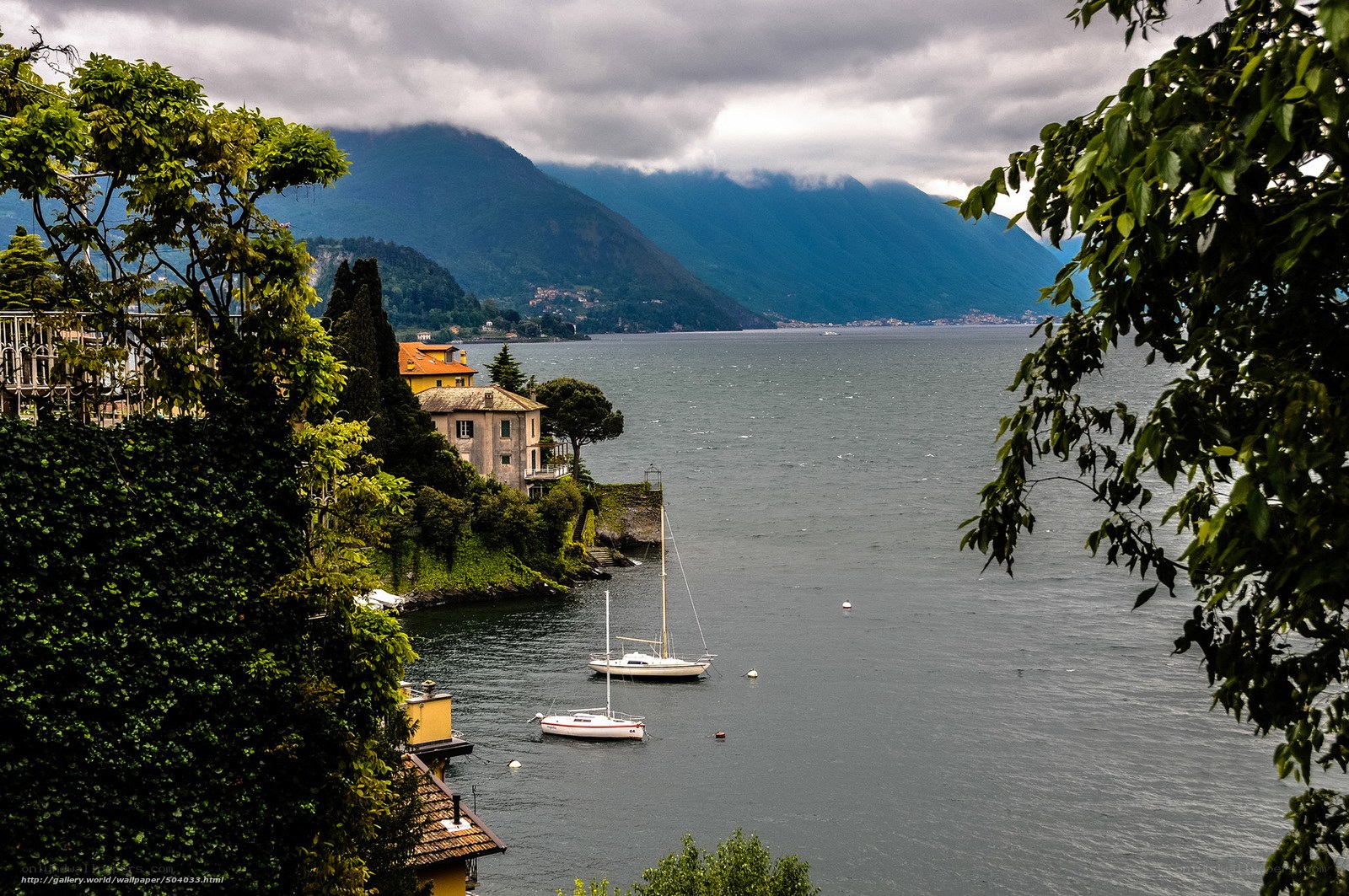 Lake Como with sailboats