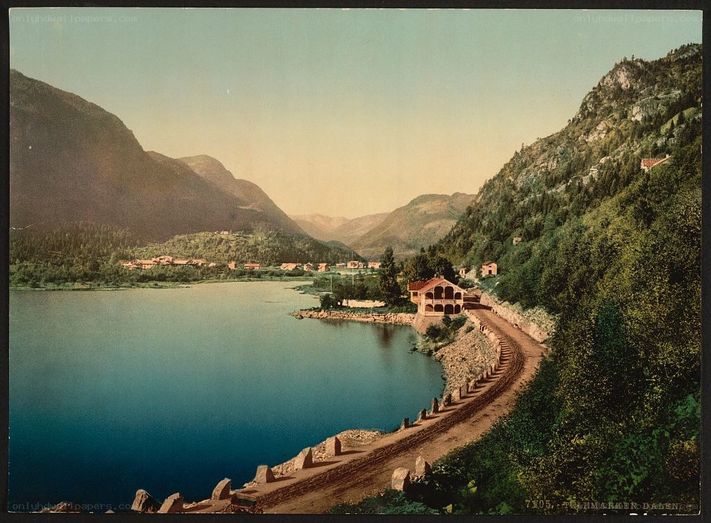 Lake Dalen with railway