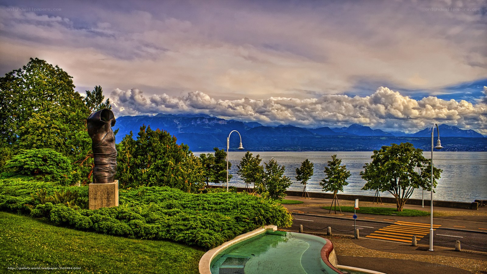Lake Geneva with sculpture