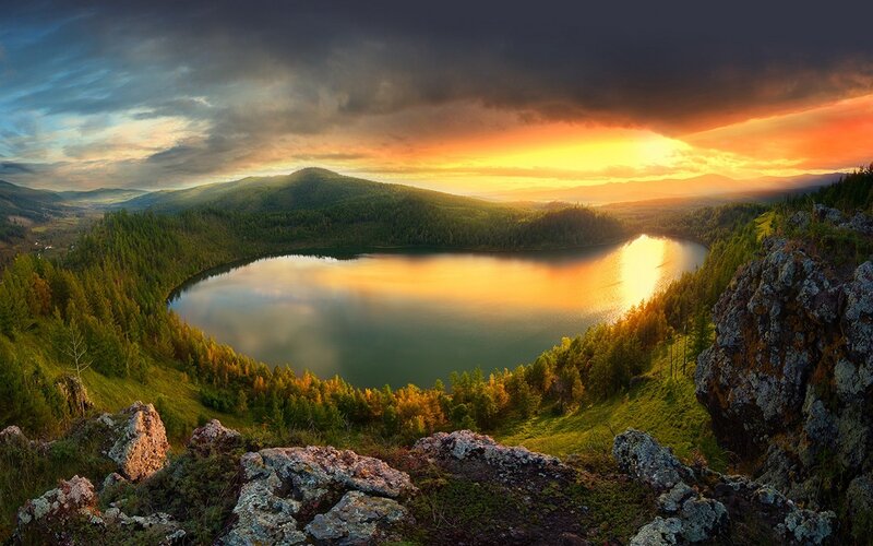 Lake in Forest Valley — Green, Dramatic