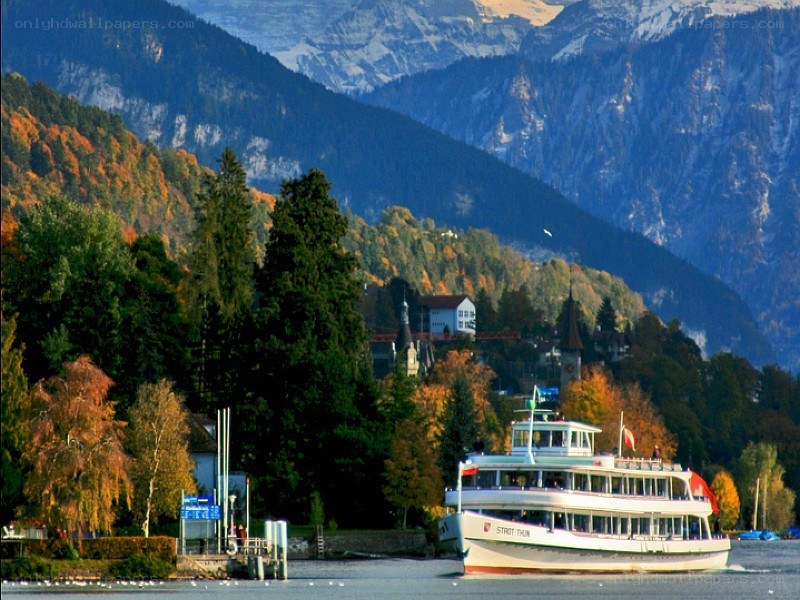 Lake Thun with mountains
