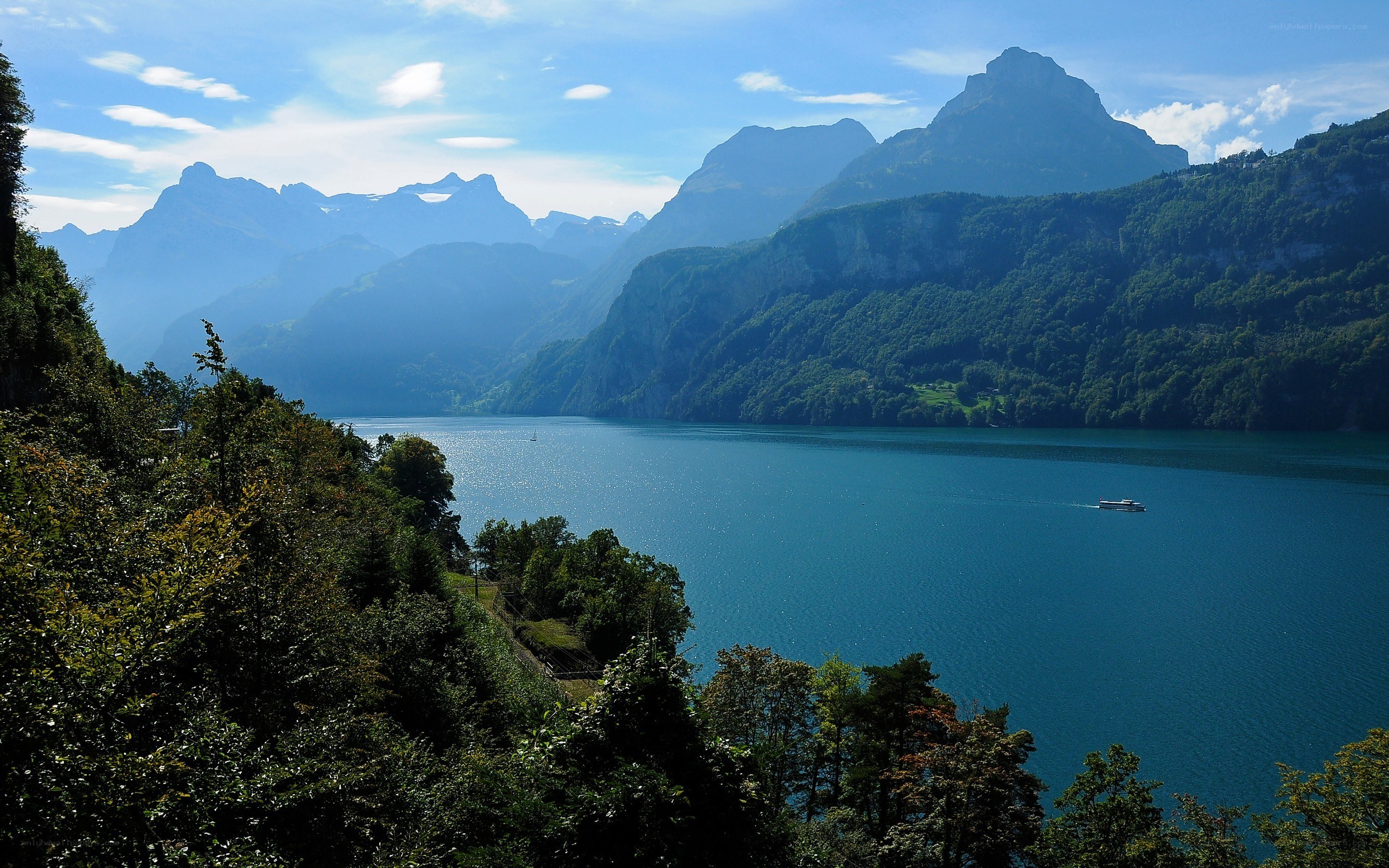Lake Thun with mountains