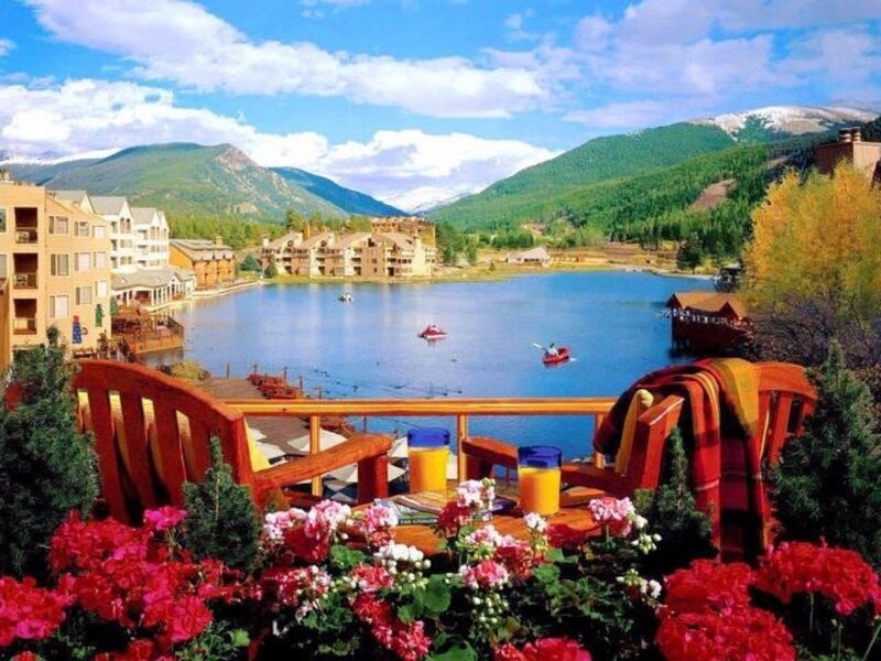 Lake with Boats and Mountains — Blue
