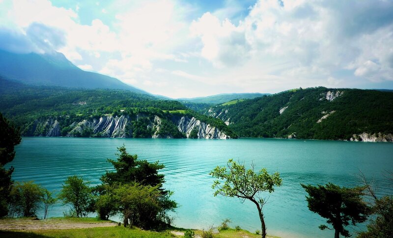Lake with cliffs and mountains