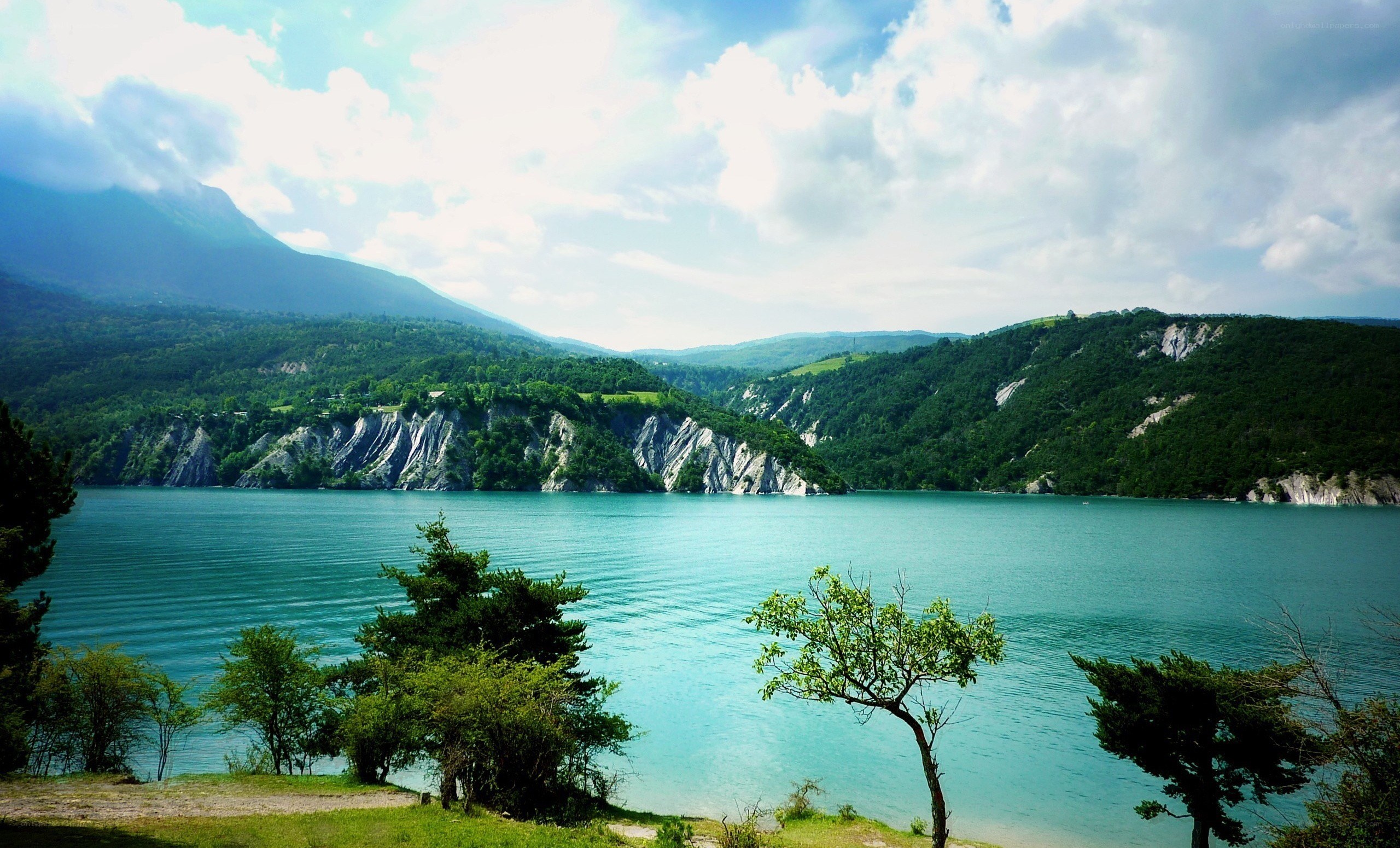 Lake with cliffs and mountains