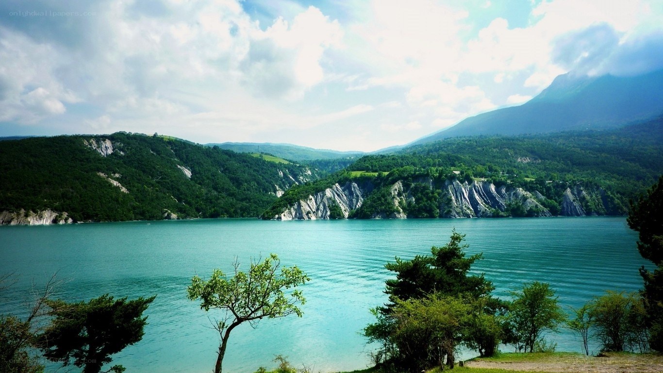 Lake with green hills and cliffs