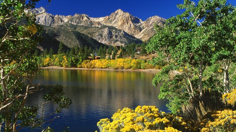 Lake with mountains and autumn trees