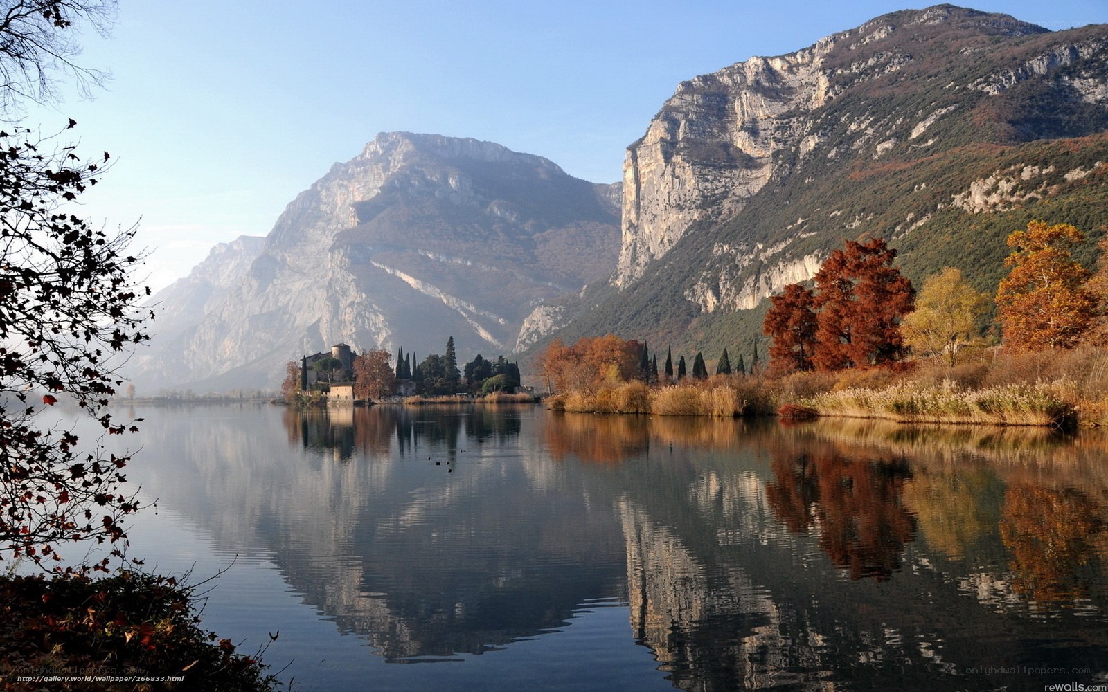 Lake with mountains and autumn trees