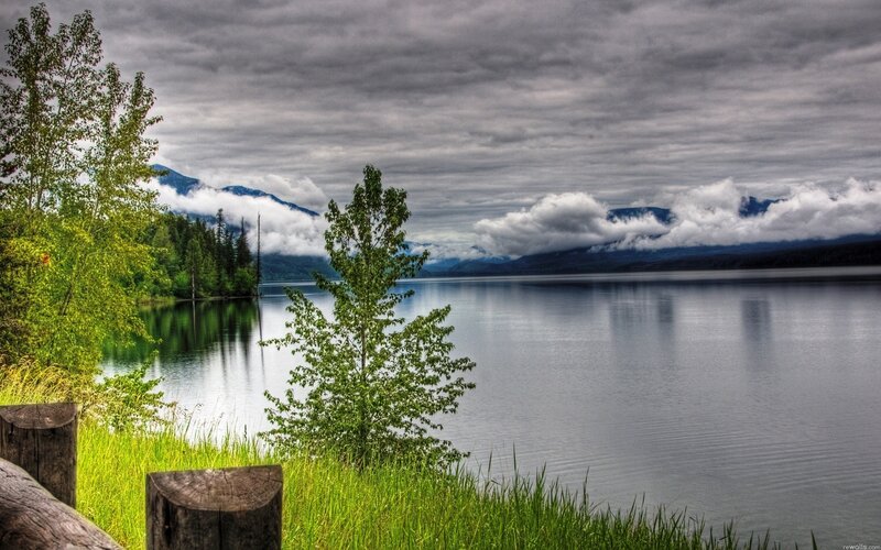 Lake with mountains and clouds