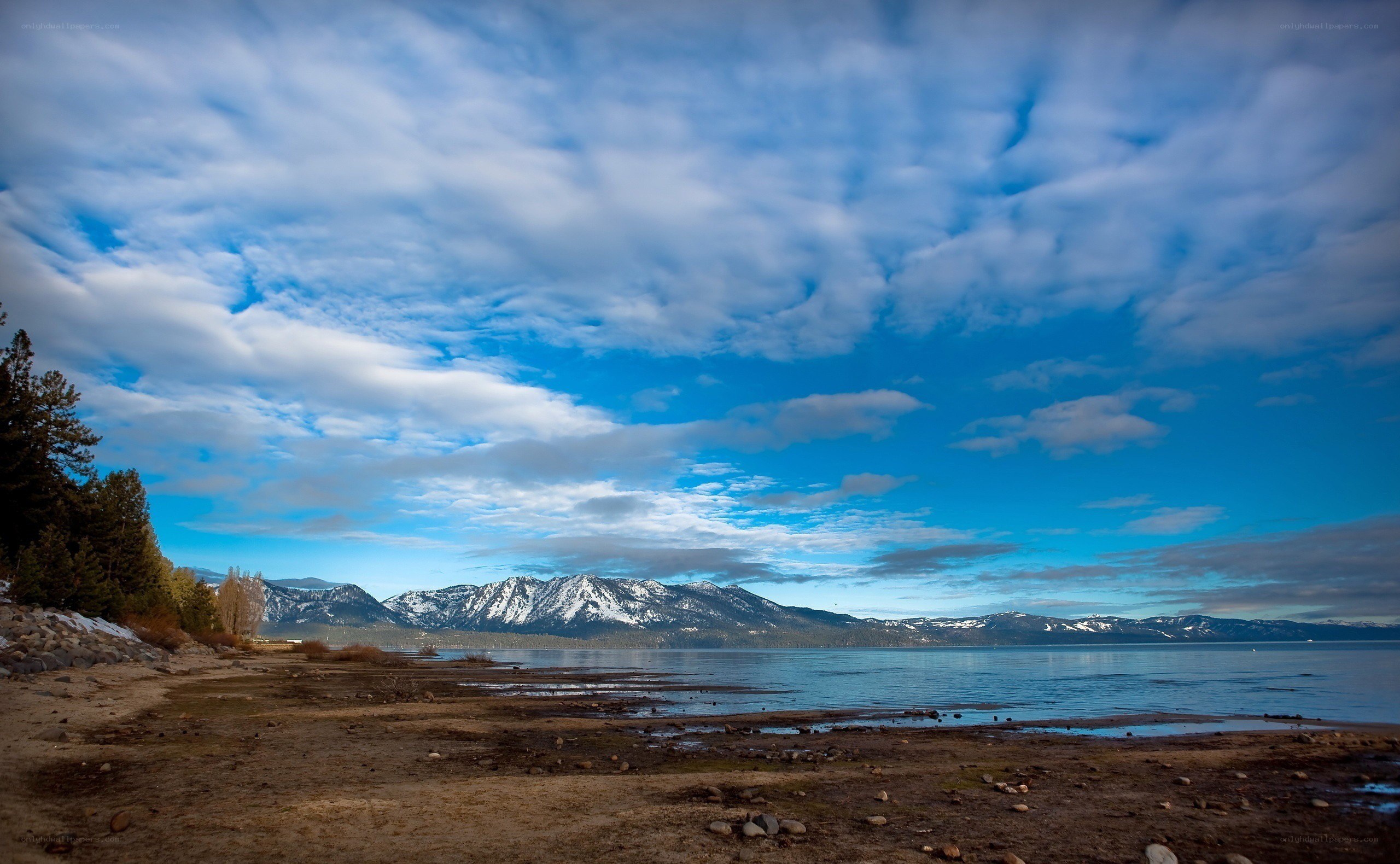 Lake with mountains and clouds