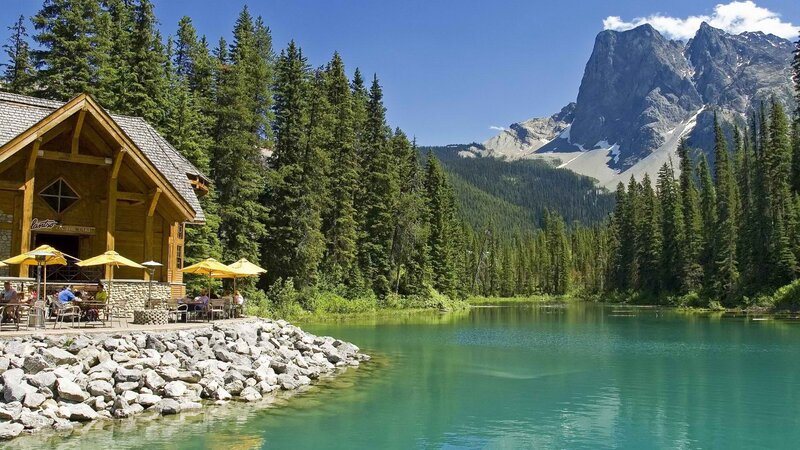 Lakeside lodge with mountain views