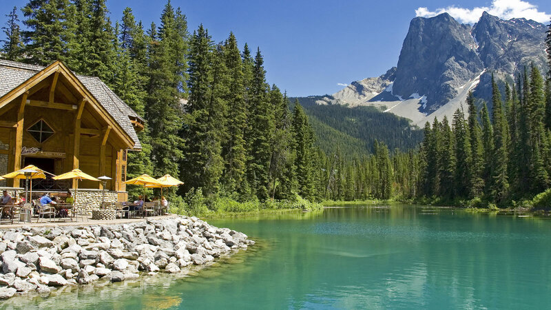Lakeside Lodge with Mountains