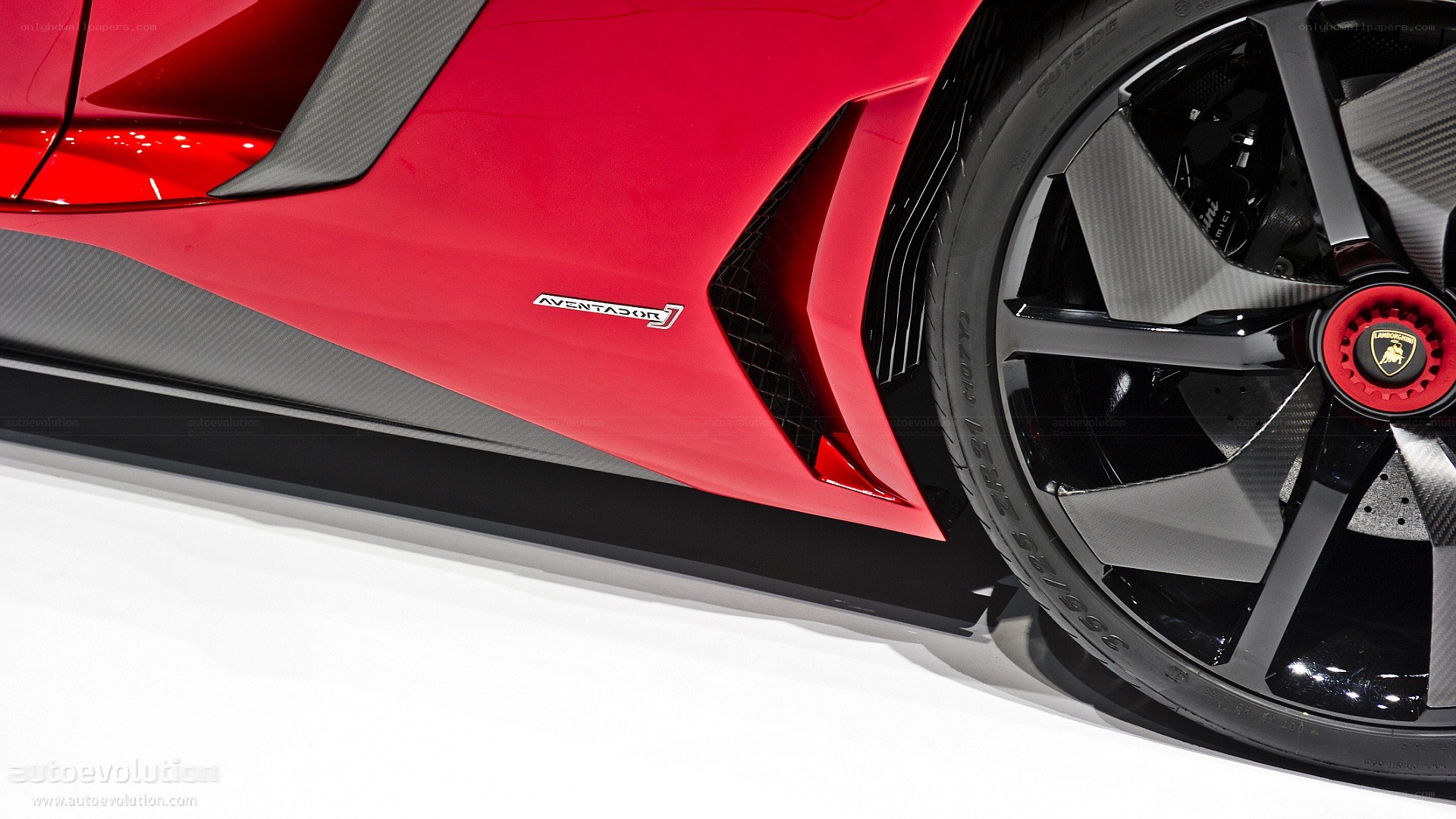Lamborghini Aventador side profile