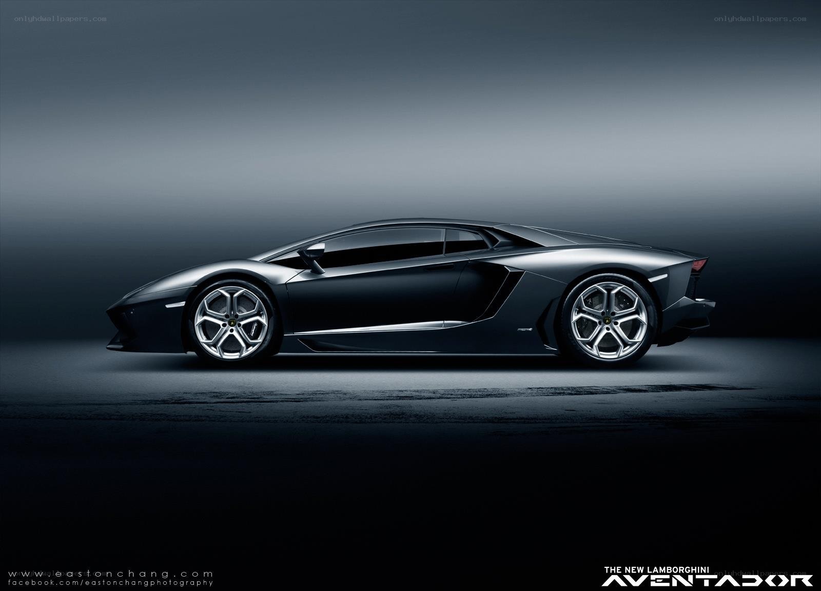 Lamborghini Aventador side profile