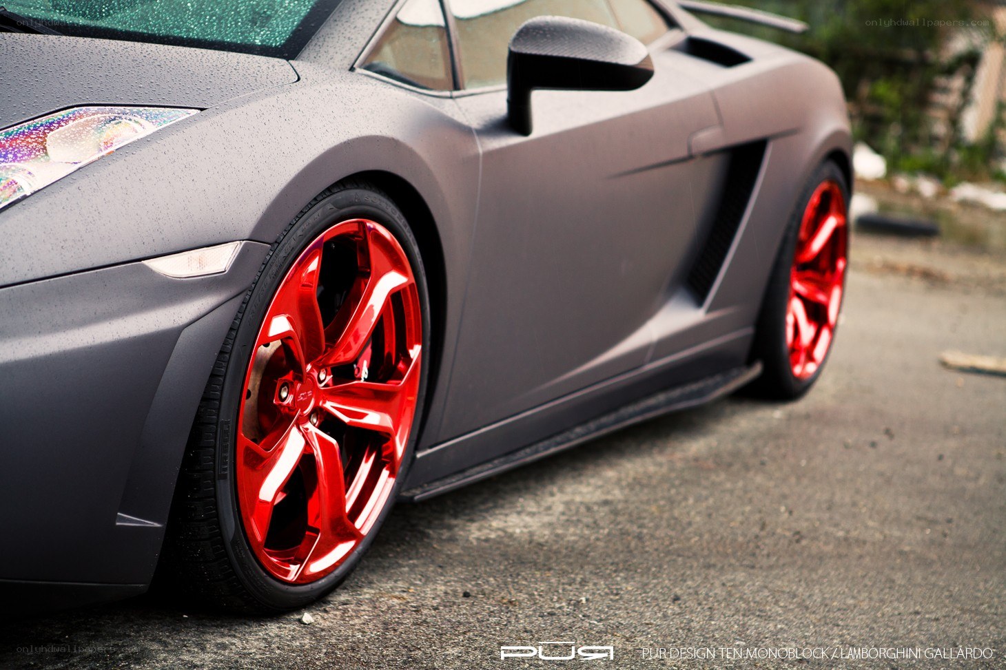 Lamborghini Gallardo with red wheels