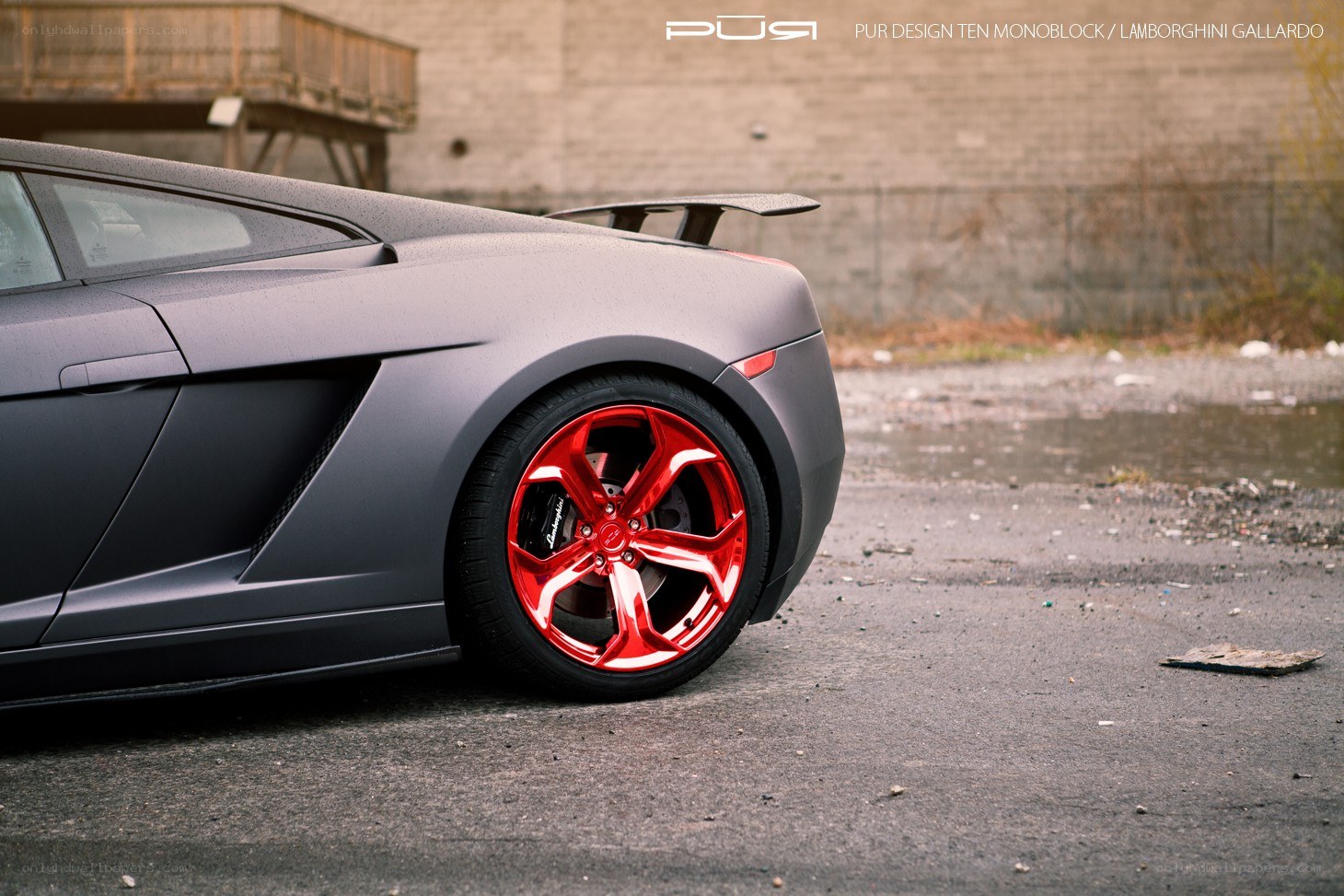 Lamborghini Gallardo with red wheels