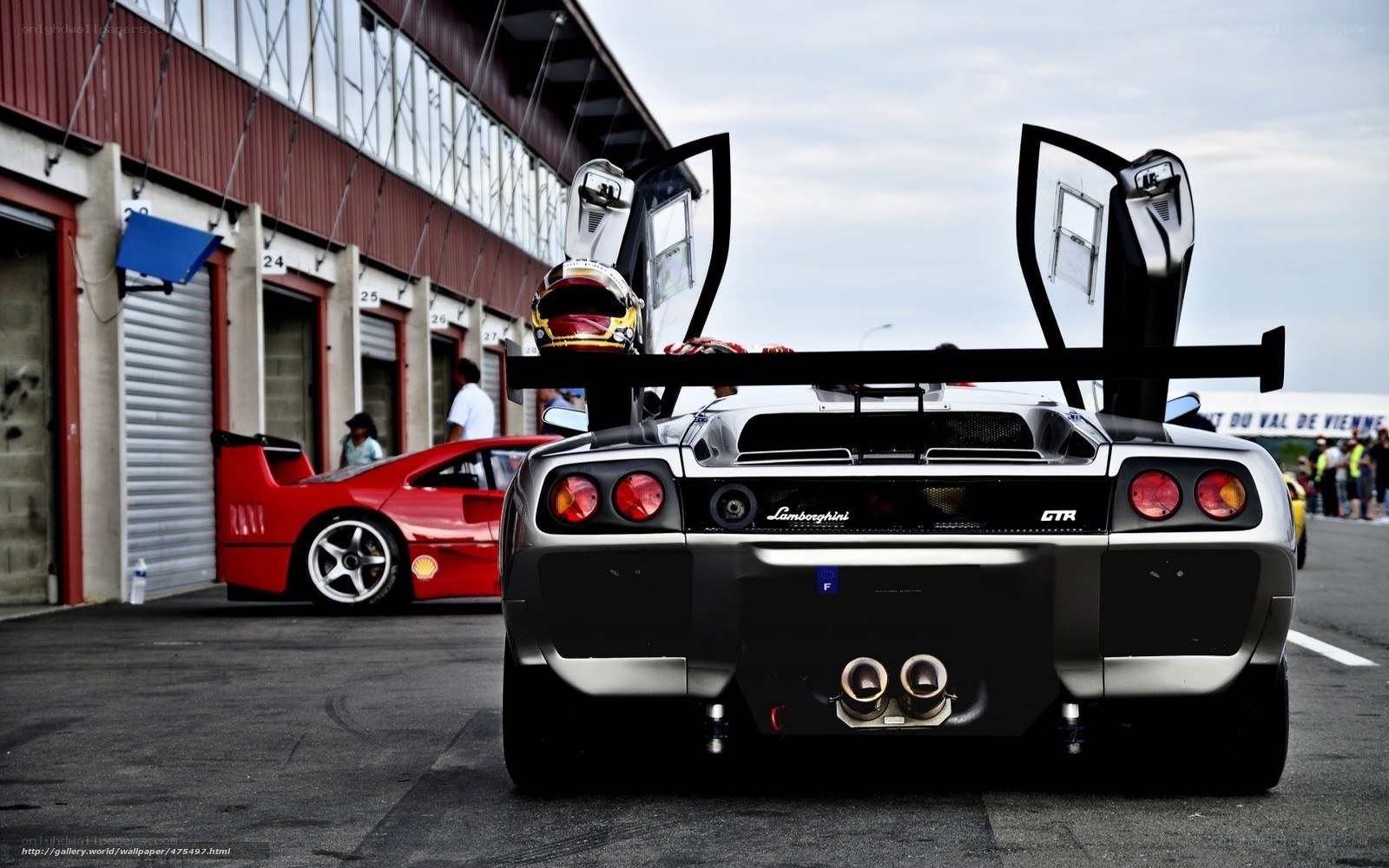 Lamborghini GTR and Ferrari at racetrack